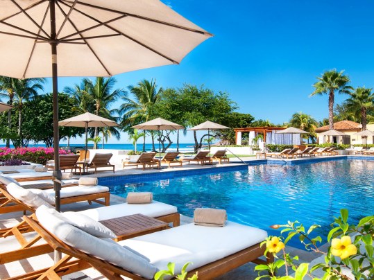 poolside-05-St-Regis-Punta-Mita-cr-courtesy